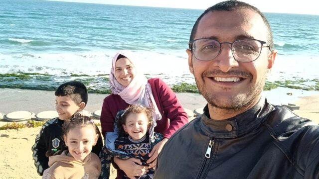 Mohamed Hawehie, cirujano en Gaza: "No podía ni sostenerme en pie mientras operaba por culpa del hambre"