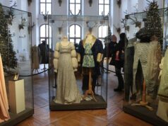 Výstava o Popelce na saském zámku Moritzburg má novinku. Vystaví královniny řasy 2025 Výstava o Popelce na saském zámku Moritzburg má novinku. Vystaví královniny řasy 2025