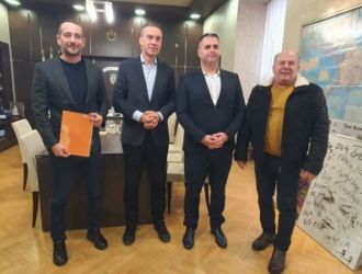 Общество община бургас и българският спортен тотализатор подписаха споразумение за партньорство и подкрепа на спортни и културни събития 2026 d0bed0b1d189d0b8d0bdd0b0 d0b1d183d180d0b3d0b0d181 d0b8 d0b1d18ad0bbd0b3d0b0d180d181d0bad0b8d18fd182 d181d0bfd0bed180d182d0b5d0bd d182 1 общество кметът на община бургас димитър николов и изпълнителният директор на държавно предприятие &bdquo;български спортен тотализатор&ldquo; любомир петров подписаха споразумение за... Iustitia. Bg община бургас и българският спортен тотализатор подписаха споразумение за партньорство и подкрепа на спортни и културни събития 2026 2026-01-07 16:10:09 юстиция общество