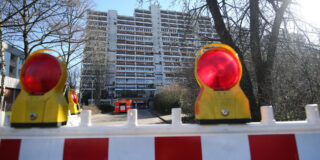 Stadt legt beschwerde gegen hannibal-urteil ein: streit um hochhaus-räumung geht weiter 2026 - iustitia. Bg - gerechtigkeit Dortmund stadt legt beschwerde gegen hannibal-urteil ein: streit um hochhaus-räumung geht weiter 2026 stadt legt beschwerde gegen hannibal urteil ein streit um hochhaus raumung geht weiter 2026 dortmund iustitia. Bg die stadt dortmund gibt sich mit dem urteil des oberverwaltungsgerichts münster zur räumung des... Iustitia. Bg stadt legt beschwerde gegen hannibal-urteil ein: streit um hochhaus-räumung geht weiter 2026 2026-01-05 15:11:28 iustitia. Bg - gerechtigkeit dortmund