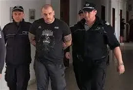 После кюфтето е задържан, а вчера и осъден, че е поръчал запалването на апартамента на бития от него фото-репортер борислав пенков.