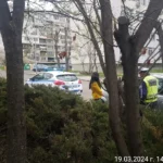 Полицаи от КАТ Бургас пишат акт на жена за същото нарушени, в което са и те Бургас МВР полиция