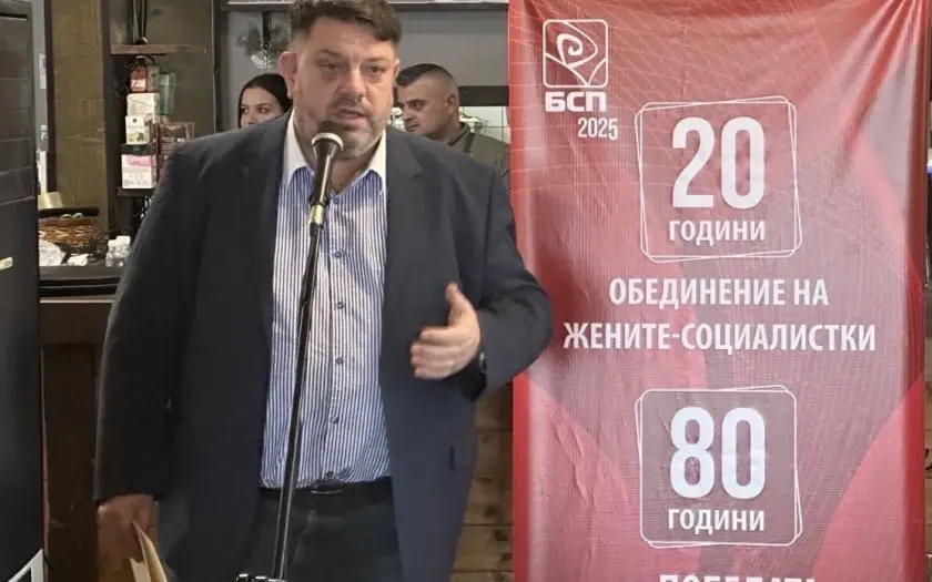 Зафиров даде голямо обещание за заплатите на жените d0b7d0b0d184d0b8d180d0bed0b2 d0b4d0b0d0b4d0b5 d0b3d0bed0bbd18fd0bcd0be d0bed0b1d0b5d189d0b0d0bdd0b8d0b5 d0b7d0b0 d0b7d0b0d0bfd0bbd0b0 1 обяви какъв е смисълът на участието на бсп във властта вицепремиерът атанас зафиров даде обещание на жените, като каза, че бсп ще направи така, че заплатите им да не по-ниски от тези на мъжкия пол. Държавата все още е в дълг към жените, които според последните проучвания получават около 15% по-ниско възнаграждение за същия труд. Нашият ангажимент е това да се промени, каза председателят на националния съвет на бсп атанас зафиров във варна на среща с обединението на жените социалистки по повод юбилея на сдружението. Той заяви още, че държавата е в състояние да реши както водната криза, така и да се противопостави на спекулантите, които се опитват да използват влизането ни в еврозоната като повод за вдигане на цените. &nbsp; като председател на националния борд на водите той подчерта: нямаме магическа пръчка, за да премахнем годините на бездействие, но първите стъпки са направени. Зафиров заяви още, че министрите от бсп са си на мястото и ще бъдат на висотата на проблема. Това е големият смисъл на нашето участие във властта &ndash; ние не бягаме от кризите, ние сме тези, които знаят как да ги решат, категоричен е той. Той припомни още, че тази година се навършват 80 години от края на втората световна война и заяви, че бсп продължава да е единствената реална и действена антифашистка партия в българия и затова се противопоставя на реваншистките опити за пренаписване на историята. &nbsp; &nbsp; юстиция