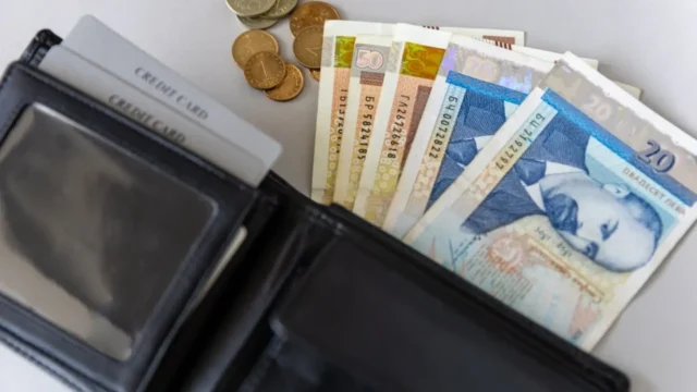 Спор за минималната заплата разгорещява синдикати и бизнес