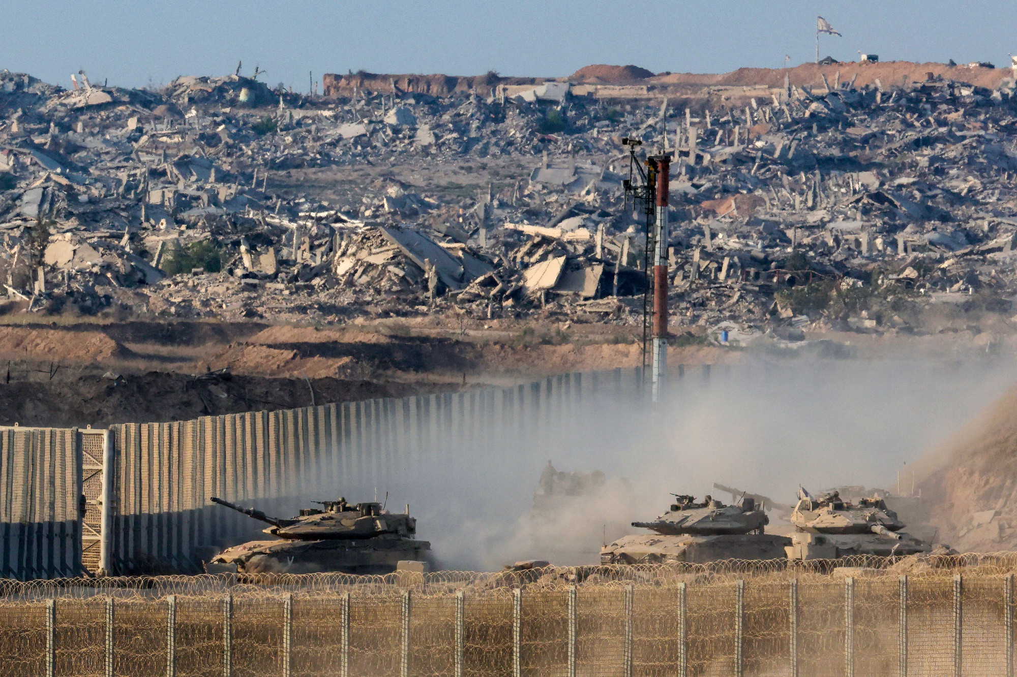 A hamász szerint izrael megölte egy palesztin család 11 tagját, az izraeli hadsereg viszont azt állítja, csak figyelmeztető lövéseket adott le a hamasz szerint izrael megolte egy palesztin csalad 11 tagjat az izraeli hadsereg viszont azt allitja csak figyelmezteto loveseket adott le iustitia. Bg a hamász irányítása alatt álló gázai polgári védelem állítása... Iustitia. Bg a hamász szerint izrael megölte egy palesztin család 11 tagját, az izraeli hadsereg viszont azt állítja, csak figyelmeztető lövéseket adott le 2025-10-18 19:50:48 igazságszolgáltatás - iustitia. Bg