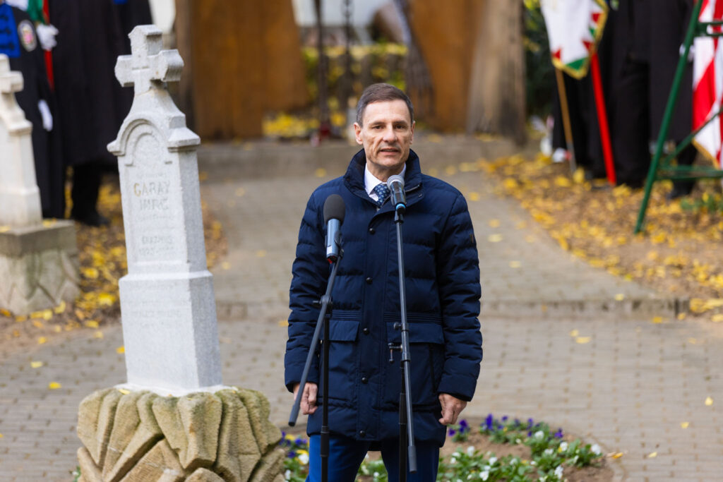 „a megmaradás képessége tartotta meg a nemzetet” – jelentette ki tuzson bence a dunakeszi 1956-os megemlékezésen a megmaradas kepessege tartotta meg a nemzetet jelentette ki tuzson bence a dunakeszi 1956 os megemlekezesen 411 iustitia. Bg -dunakeszi városa október 23-án méltóságteljes ünnepséggel emlékezett meg az 1956-os forradalom és... Iustitia. Bg „a megmaradás képessége tartotta meg a nemzetet” – jelentette ki tuzson bence a dunakeszi 1956-os megemlékezésen 2025-10-23 13:45:51 igazságszolgáltatás - iustitia. Bg