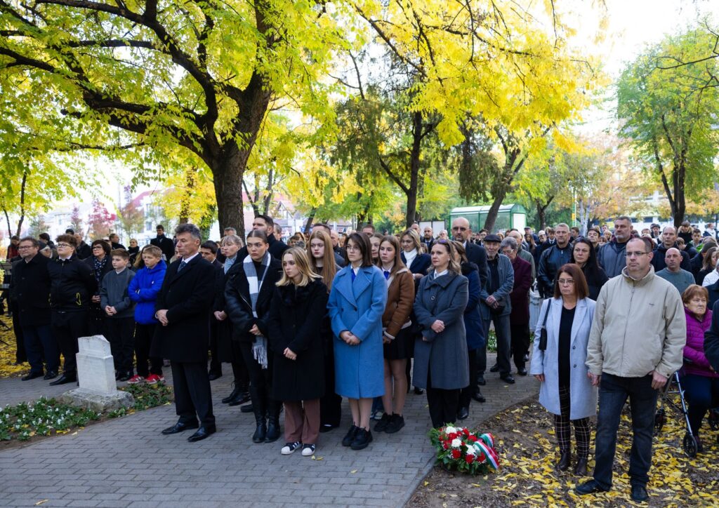 „a megmaradás képessége tartotta meg a nemzetet” – jelentette ki tuzson bence a dunakeszi 1956-os megemlékezésen a megmaradas kepessege tartotta meg a nemzetet jelentette ki tuzson bence a dunakeszi 1956 os megemlekezesen 412 iustitia. Bg -dunakeszi városa október 23-án méltóságteljes ünnepséggel emlékezett meg az 1956-os forradalom és... Iustitia. Bg „a megmaradás képessége tartotta meg a nemzetet” – jelentette ki tuzson bence a dunakeszi 1956-os megemlékezésen 2025-10-23 13:45:51 igazságszolgáltatás - iustitia. Bg