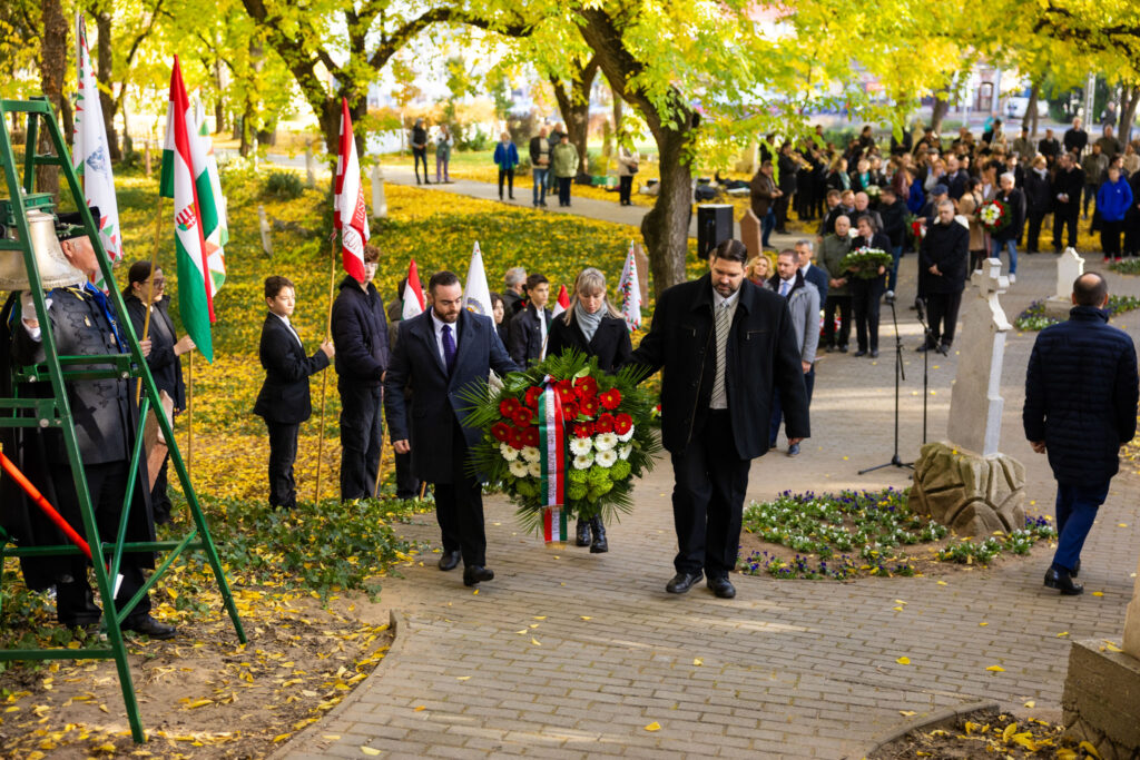„a megmaradás képessége tartotta meg a nemzetet” – jelentette ki tuzson bence a dunakeszi 1956-os megemlékezésen a megmaradas kepessege tartotta meg a nemzetet jelentette ki tuzson bence a dunakeszi 1956 os megemlekezesen 429 iustitia. Bg -dunakeszi városa október 23-án méltóságteljes ünnepséggel emlékezett meg az 1956-os forradalom és... Iustitia. Bg „a megmaradás képessége tartotta meg a nemzetet” – jelentette ki tuzson bence a dunakeszi 1956-os megemlékezésen 2025-10-23 13:45:51 igazságszolgáltatás - iustitia. Bg