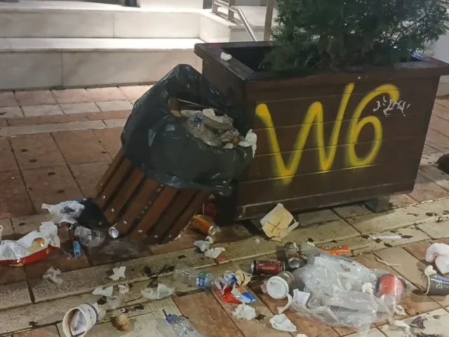 Αγρίνιο: Αγνωστοι δράστες ρήμαξαν το κέντρο της πόλης… Αγρίνιο: Αγνωστοι δράστες ρήμαξαν το κέντρο της πόλης…