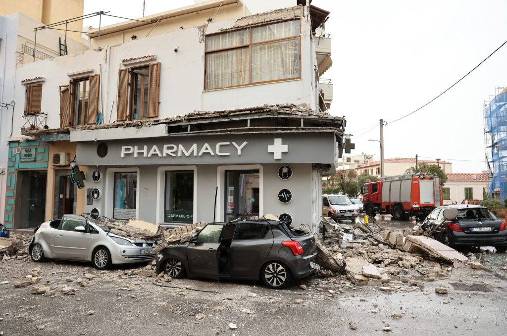 Λαύριο: συγκλονίζουν οι δύο γυναίκες που σώθηκαν από θαύμα από την κατάρρευση μπαλκονιού cebbceb1cf8dcf81ceb9cebf cf83cf85ceb3cebacebbcebfcebdceafceb6cebfcf85cebd cebfceb9 ceb4cf8dcebf ceb3cf85cebdceb1ceafcebaceb5cf82 cf80 βίντεο που κατέγραψαν κάμερες ασφαλείας δείχνουν πώς οι ενστικτώδεις αντιδράσεις τους, τους έσωσαν τη ζωή δικαιοσυνη - iustitia. Bg