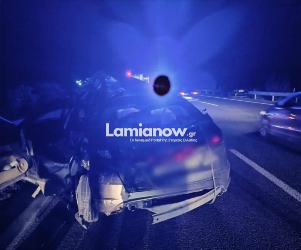 Σφοδρή σύγκρουση σε τροχαίο στην αθηνών-λαμίας: φορτηγό παρέσυρε σταματημένο αυτοκίνητο! Φωτο