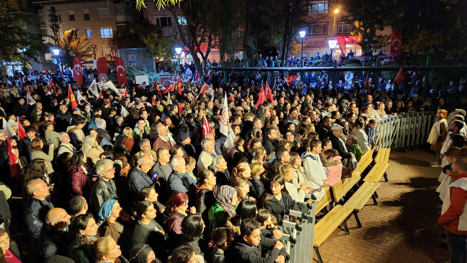 Cumhuriyetin 102. Yılında binler sokağa çıktı: 'emeğin cumhuriyetini kuracağız' cumhuriyetin 102 yilinda binler sokaga cikti emegin cumhuriyetini kuracagiz 4 iustitia. Bg cumhuriyetin 102. Yılında türkiye halk temsilcileri meclisi'nin (thtm) çağrısıyla i̇stanbul, i̇zmir,... Iustitia. Bg cumhuriyetin 102. Yılında binler sokağa çıktı: 'emeğin cumhuriyetini kuracağız' 2025-10-26 20:27:15 adalet - iustitia. Bg