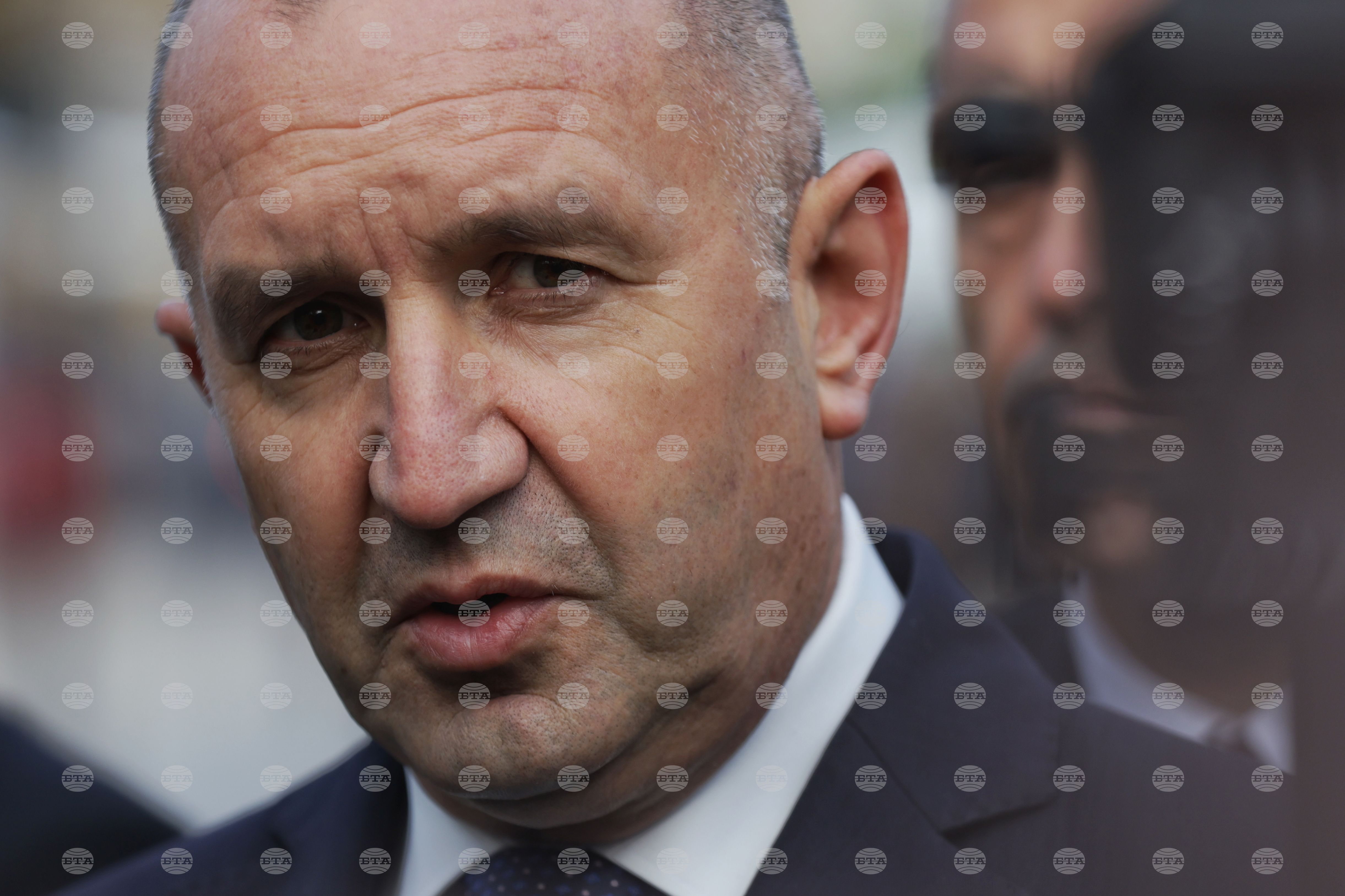 Румен радев: данс трябва да изпраща еднаква по обем писмена информация към президент, премиер и председател на парламента d180d183d0bcd0b5d0bd d180d0b0d0b4d0b5d0b2 d0b4d0b0d0bdd181 d182d180d18fd0b1d0b2d0b0 d0b4d0b0 d0b8d0b7d0bfd180d0b0d189d0b0 d0b5d0b4d0bd държавна агенция „национална сигурност“ (данс) трябва влезе точно в задълженията си и да изпраща еднаква по обем... Румен радев: данс трябва да изпраща еднаква по обем писмена информация към президент, премиер и председател на парламента 2025-10-16 08:55:03 юстиция