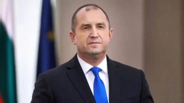 Свалиха копринките на Радев от лимузините на НСО
