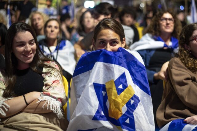 EN DIRECT EN DIRECT. Guerre à Gaza : le Hamas a remis sept otages vivants à la Croix-Rouge