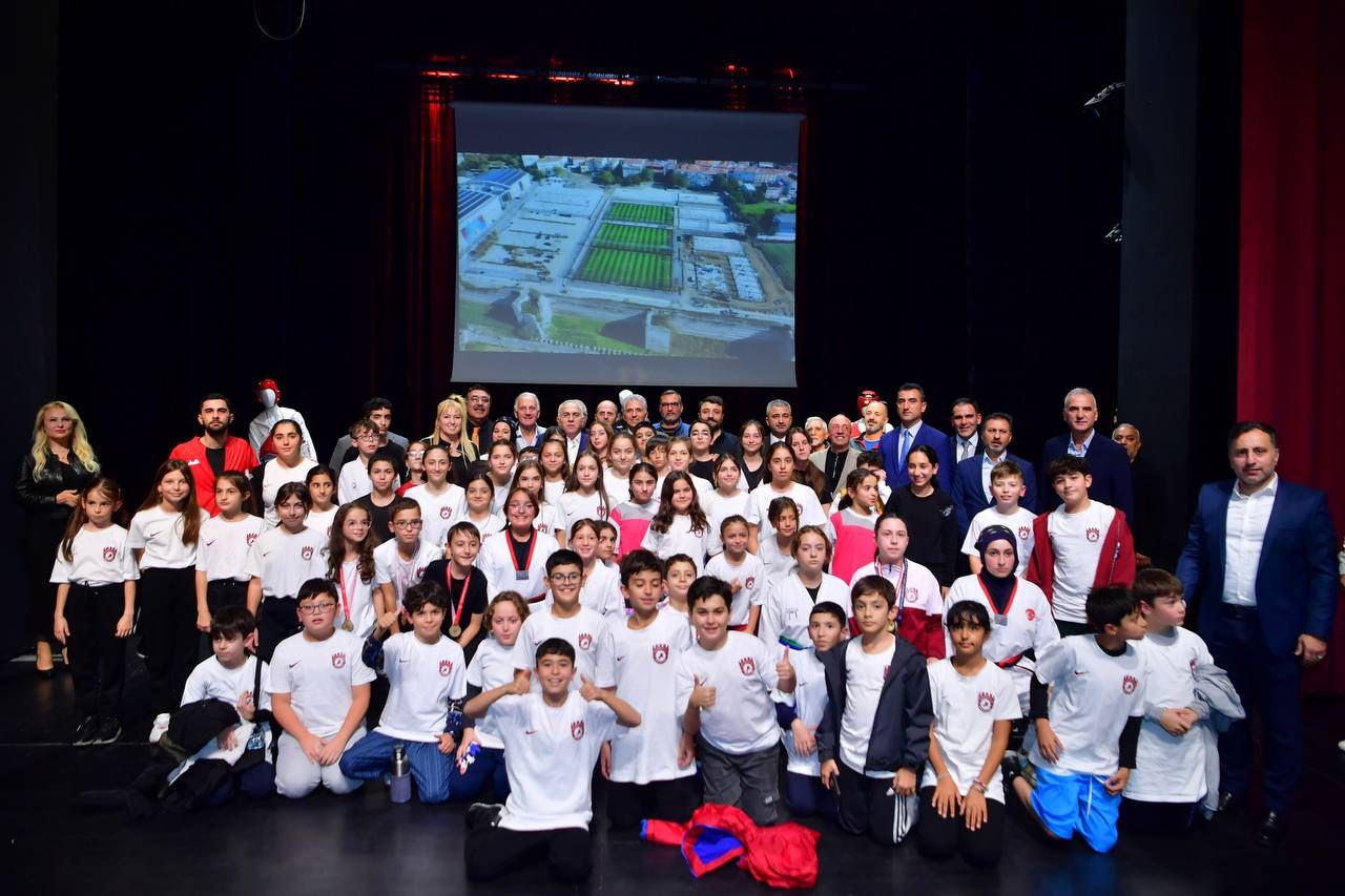 Fatih belediyesi’nden amatör spor kulüplerine büyük destek fatih belediyesinden amator spor kuluplerine buyuk destek 3 iustitia. Bg fatih belediyesi, ilçede faaliyet gösteren 57 amatör spor kulübüne malzeme desteğinde bulundu. Belediye... Iustitia. Bg fatih belediyesi’nden amatör spor kulüplerine büyük destek 2025-10-31 09:49:00 adalet - iustitia. Bg