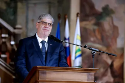 Bivol golobove spremembe zakonodaje ne bodo ustavile nasilnih romov, pač pa bodo slovenijo spremenile v policijsko državo - 2025 iustitia golobove spremembe zakonodaje ne bodo ustavile nasilnih romov pac pa bodo slovenijo spremenile v policijsko drzavo 2025 iustitia bivol iustitia. Bg piše: ž. K.  
predsednik vlade je v novem mestu napovedal t. I. Šutarjev zakon, poimenovan po umorjenem... Iustitia. Bg golobove spremembe zakonodaje ne bodo ustavile nasilnih romov, pač pa bodo slovenijo spremenile v policijsko državo - 2025 iustitia 2025-10-29 18:30:24 pravosodje - iustitia. Bg bivol