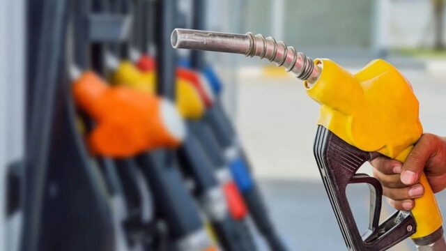 İzmir’de Akaryakıtta Tabelalar Yenilendi: Motorin Ne Kadar Oldu?