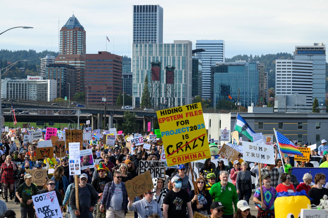 'no kings' rallies draw crowds across us to protest trump no kings rallies draw crowds across us to protest trump 7 protesters spanning all age groups took to the streets en masse for "no kings" rallies across the united states on... Iustitia. Bg 'no kings' rallies draw crowds across us to protest trump 2025-10-19 05:04:57 justice - iustitia. Bg