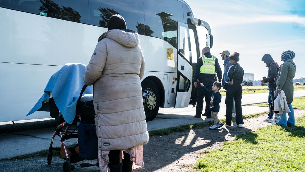 Opnieuw te veel asielzoekers in ter apel, boete opgelopen naar 750. 000 euro opnieuw te veel asielzoekers in ter apel boete opgelopen naar 750 000 euro opnieuw... Gerechtigheid - iustitia. Bg