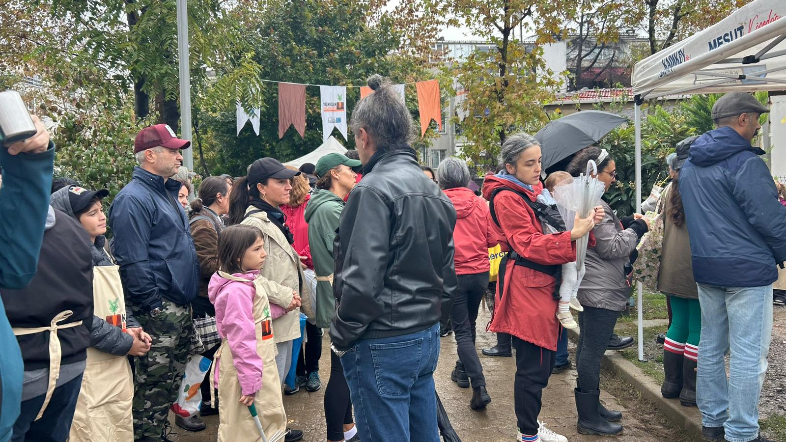 Rant planına karşı mücadele eden caferağa halkı moda bostanı açılışında buluştu - adalet - iustitia. Bg Rant planına karşı mücadele eden caferağa halkı moda bostanı açılışında buluştu rant planina karsi mucadele eden caferaga halki moda bostani acilisinda bulustu 1 iustitia. Bg i̇stanbul kadıköy'e bağlı caferağa mahallesi'nde, üzerinde, afet toplanma alanı da olan şair nefi çocuk... Iustitia. Bg rant planına karşı mücadele eden caferağa halkı moda bostanı açılışında buluştu 2025-10-19 15:05:31 adalet - iustitia. Bg