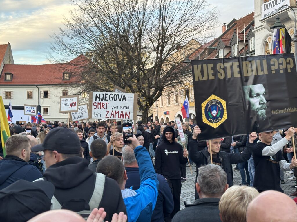 Bivol (v živo) v novem mestu ob 17h izredna seja občinskega sveta o varnostnih razmerah v regiji, začel se je tudi protestni shod - 2025 iustitia v zivo v novem mestu ob 17h izredna seja obcinskega sveta o varnostnih razmerah v regiji zacel se je tudi protestni shod 2025 iustitia bivol iustitia. Bg piše: c. R. , nova24tv po nasilnem napadu na občana, ki se je končal s smrtjo, bo popoldne potekala... Iustitia. Bg (v živo) v novem mestu ob 17h izredna seja občinskega sveta o varnostnih razmerah v regiji, začel se je tudi protestni shod - 2025 iustitia 2025-10-28 16:34:38 pravosodje - iustitia. Bg bivol