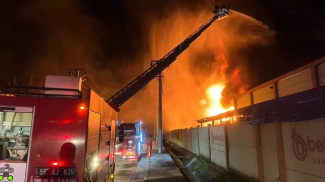 Yangın , saatte kontrol altına alındı Yangın 3,5 saatte kontrol altına alındı