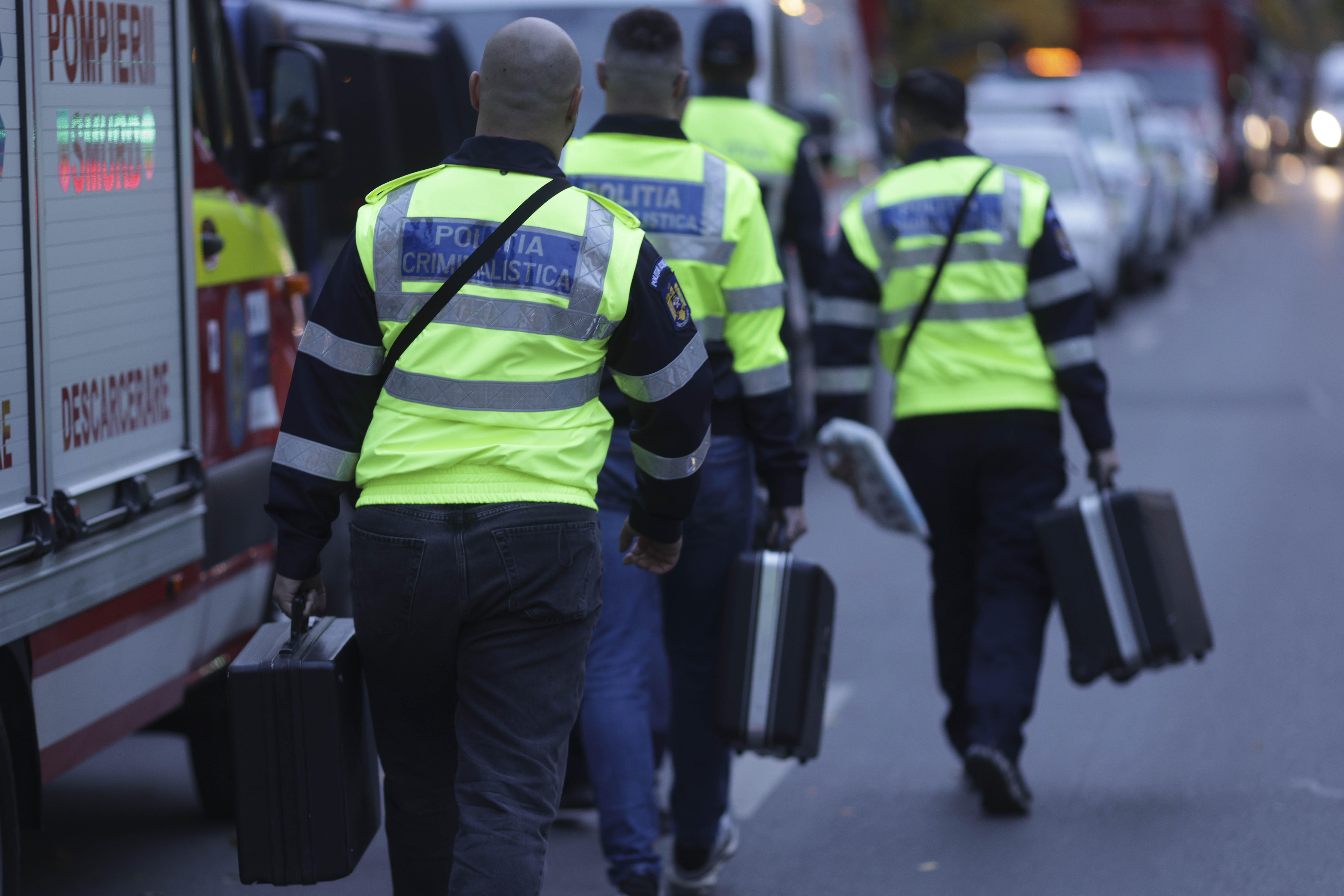 Zona blocului din rahova unde a avut loc explozia rămâne sub restricții. Poliția și firmele de utilități, în teren pentru evaluări zona blocului din rahova unde a avut loc explozia ramane sub restrictii politia si firmele de utilitati in teren pentru evaluari iustitia. Bg intervenţiile la locul exploziei la blocul din rahova au fost făcute și luni, fiind implicate mai multe... Iustitia. Bg zona blocului din rahova unde a avut loc explozia rămâne sub restricții. Poliția și firmele de utilități, în teren pentru evaluări 2025-10-20 22:07:52 justiţie - iustitia. Bg