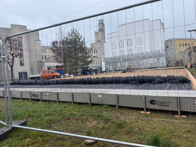 Aktualijos alytus pradeda šventinį stebuklą: mieste – tikra čiuožykla ir naujos pramogos 2025 alytus pradeda sventini stebukla mieste tikra ciuozykla ir naujos pramogos 2025 1 aktualijos iustitia. Bg alytaus miesto centre, šalia&nbsp;savivaldybės pastato, prasidėjo intensyvūs darbai – užtverta teritorija netrukus taps pagrindine šių metų šventinių pramogų erdve. Miesto... Alytus pradeda šventinį stebuklą: mieste – tikra čiuožykla ir naujos pramogos 2025 2025-11-21 11:24:00 teisingumas - iustitia. Bg aktualijos