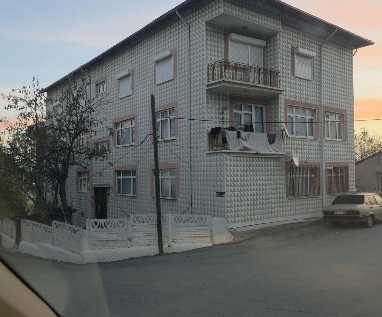 Kütahya'da apartmanın havalandırma boşluğuna atılan yeni doğan bebek hastaneye kaldırıldı.