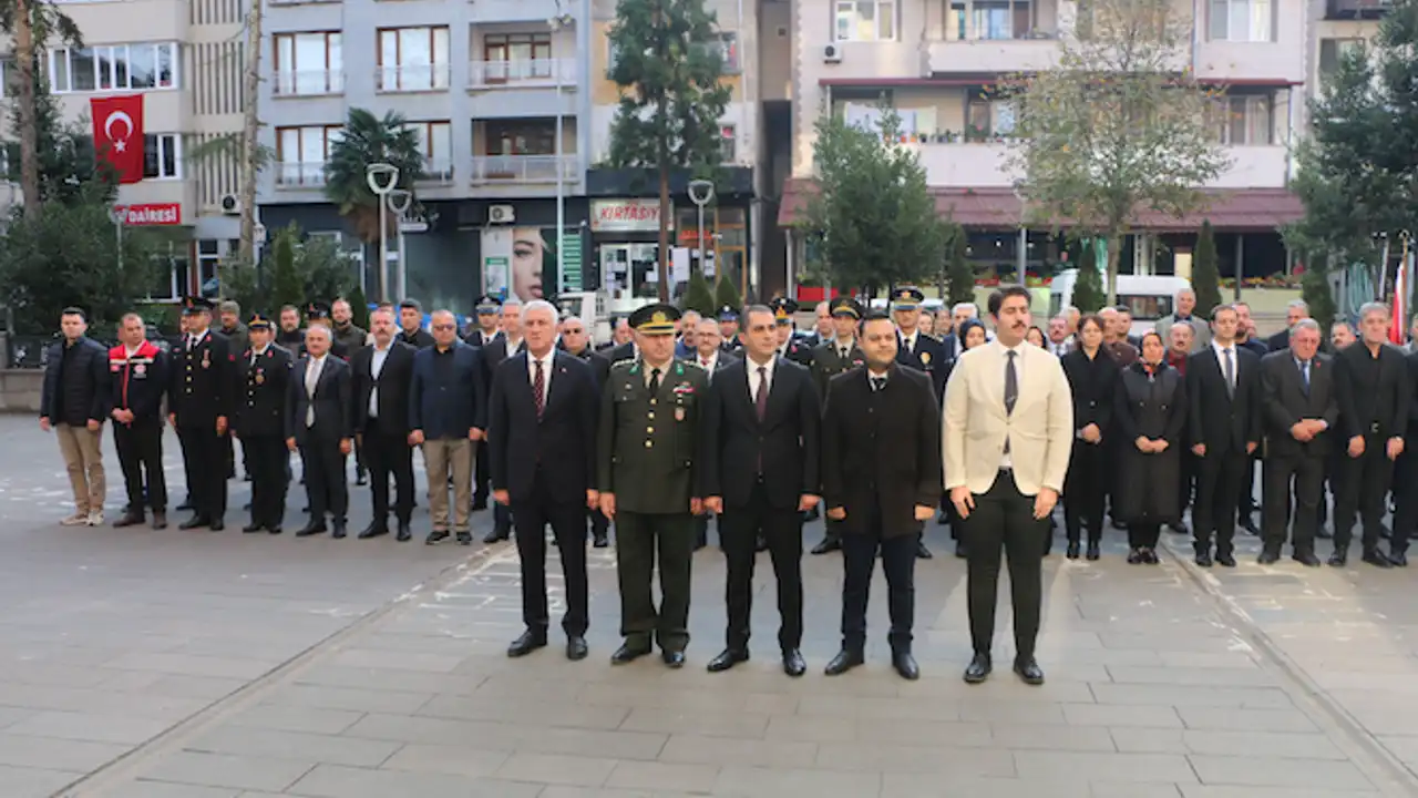 Trabzon büyük önder atatürk ebediyete intikalinin 87. Yılında of'ta anıldı 2025 buyuk onder ataturk ebediyete intikalinin 87 yilinda ofta anildi 2025 trabzon iustitia. Bg türkiye cumhuriyeti'nin kurucusu mustafa kemal atatürk, ebediyete intikalinin 87'nci yılında trabzon'un... Iustitia. Bg büyük önder atatürk ebediyete intikalinin 87. Yılında of'ta anıldı 2025 2025-11-10 15:15:00 adalet - iustitia. Bg trabzon