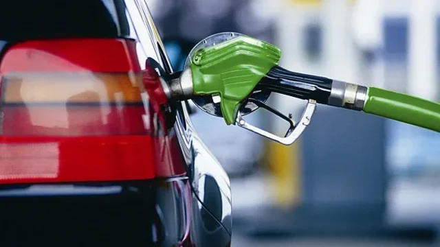 Важна новина за бензина в страната 2025