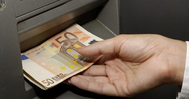 Внимавайте! Колко часа стоим без пари на Нова година Внимавайте! Колко часа стоим без пари на Нова година 2025