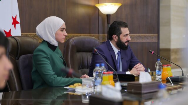 بالفيديو| تفاعل واسع مع تصرف الرئيس السوري تجاه زوجته&nbsp; 2025