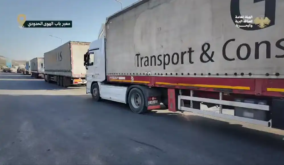 عربي ودولي بعد انقطاع 15 عاماً.. عبور أول قافلة ترانزيت من تركيا إلى دول الخليج عبر سوريا 2025 d8a8d8b9d8af d8a7d986d982d8b7d8a7d8b9 15 d8b9d8a7d985d8a7d98b d8b9d8a8d988d8b1 d8a3d988d984 d982d8a7d981d984d8a9 d8aad8b1d8a7d986d8b2 عربي ودولي أعلنت وزارة النقل السورية، عبور أول قافلة ترانزيت من سورية متجهة نحو دول الخليج العربي بعد دخولها من معبر باب الهوى... Iustitia. Bg بعد انقطاع 15 عاماً.. عبور أول قافلة ترانزيت من تركيا إلى دول الخليج عبر سوريا 2025 2025-11-24 09:23:25 عدالة - iustitia. Bg عربي ودولي