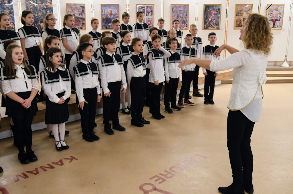 Kultura ecset turizmus – tóth antal tónió kiállítása az iskolagalériában 2025 ecset turizmus toth antal tonio kiallitasa az iskolagaleriaban 2025 85 kultura iustitia. Bg -egy-egy képzőművész kiállításra felkérésének mindig sajátos története van. Így volt ez tónió esetében... Iustitia. Bg ecset turizmus – tóth antal tónió kiállítása az iskolagalériában 2025 2025-11-26 10:37:50 igazságszolgáltatás - iustitia. Bg kultura