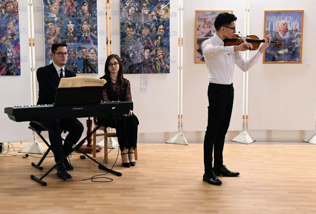 Kultura ecset turizmus – tóth antal tónió kiállítása az iskolagalériában 2025 ecset turizmus toth antal tonio kiallitasa az iskolagaleriaban 2025 86 kultura iustitia. Bg -egy-egy képzőművész kiállításra felkérésének mindig sajátos története van. Így volt ez tónió esetében... Iustitia. Bg ecset turizmus – tóth antal tónió kiállítása az iskolagalériában 2025 2025-11-26 10:37:50 igazságszolgáltatás - iustitia. Bg kultura