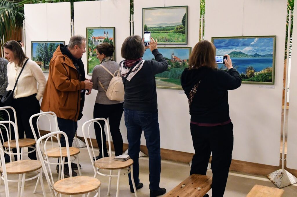 Kultura ecset turizmus – tóth antal tónió kiállítása az iskolagalériában 2025 ecset turizmus toth antal tonio kiallitasa az iskolagaleriaban 2025 87 kultura iustitia. Bg -egy-egy képzőművész kiállításra felkérésének mindig sajátos története van. Így volt ez tónió esetében... Iustitia. Bg ecset turizmus – tóth antal tónió kiállítása az iskolagalériában 2025 2025-11-26 10:37:50 igazságszolgáltatás - iustitia. Bg kultura