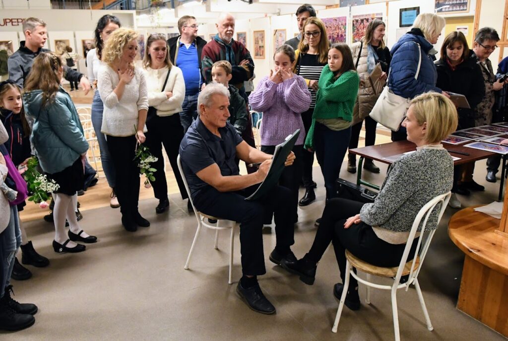 Kultura ecset turizmus – tóth antal tónió kiállítása az iskolagalériában 2025 ecset turizmus toth antal tonio kiallitasa az iskolagaleriaban 2025 90 kultura iustitia. Bg -egy-egy képzőművész kiállításra felkérésének mindig sajátos története van. Így volt ez tónió esetében... Iustitia. Bg ecset turizmus – tóth antal tónió kiállítása az iskolagalériában 2025 2025-11-26 10:37:50 igazságszolgáltatás - iustitia. Bg kultura