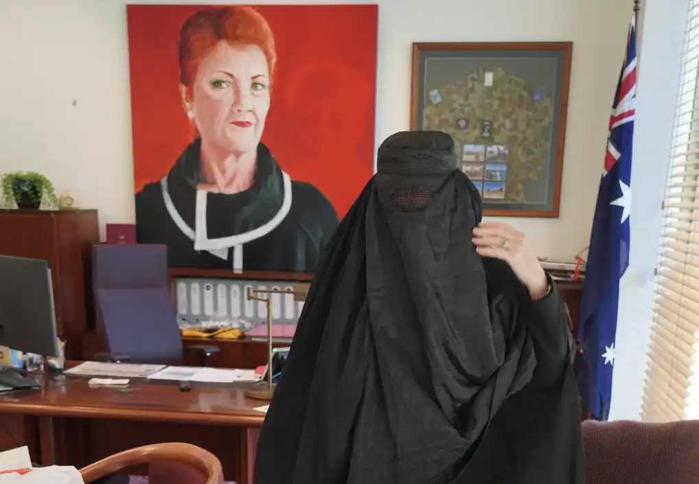 Ausztrália egy szenátor burkás akciója okozott felháborodást az ausztrál parlamentben 2025 egy szenator burkas akcioja okozott felhaborodast az ausztral parlamentben 2025 ausztrália iustitia. Bg egy ausztrál szenátor hatalmas felháborodást váltott ki, miután... Iustitia. Bg egy szenátor burkás akciója okozott felháborodást az ausztrál parlamentben 2025 2025-11-24 18:00:48 igazságszolgáltatás - iustitia. Bg ausztrália