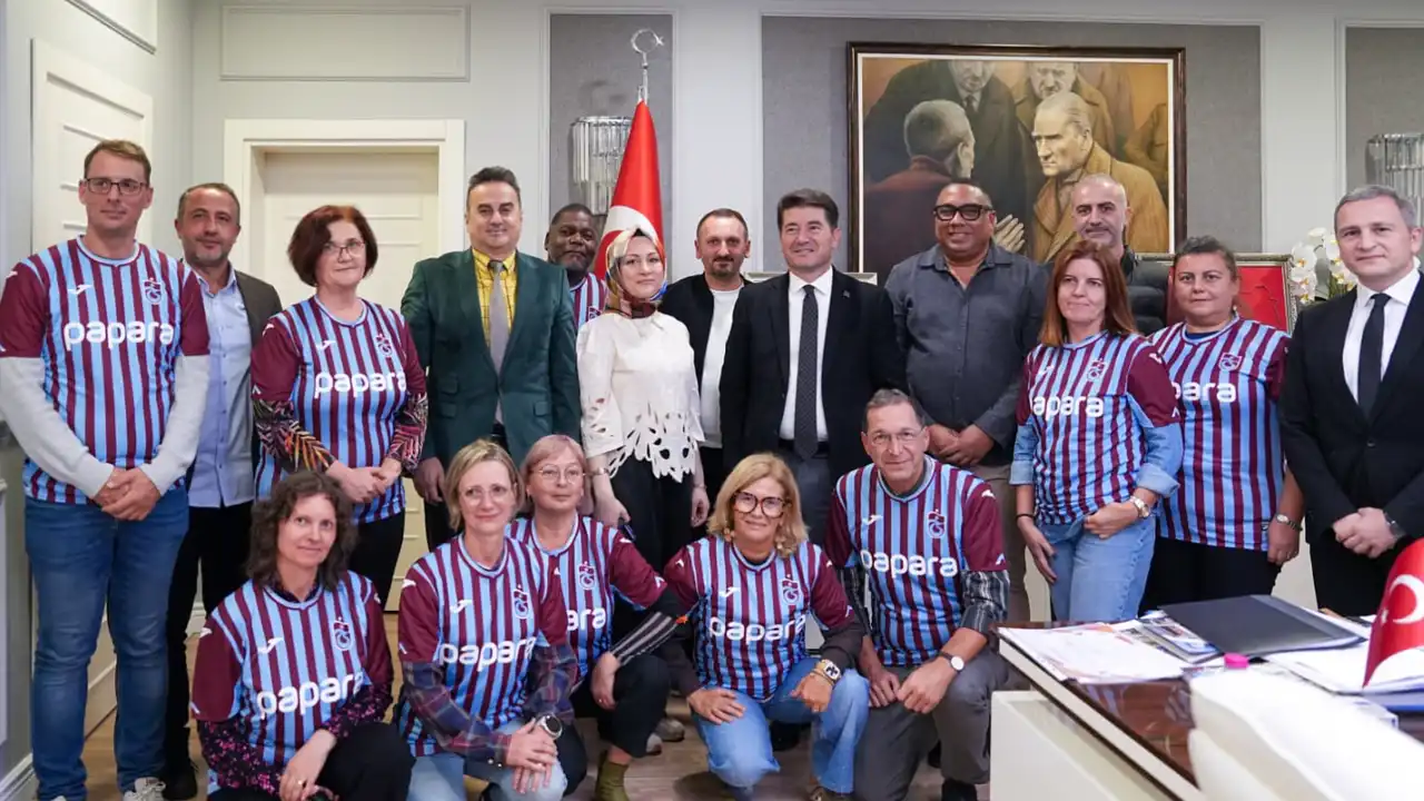 Bivol erasmus proje ekibi, başkan kaya’yı ziyaret etti 2025 erasmus proje ekibi baskan kayayi ziyaret etti 2025 bivol iustitia. Bg eğitimde dijital dönüşümün bir zorunluluk haline geldiğini belirten başkan kaya, ortahisar belediyesi... Iustitia. Bg erasmus proje ekibi, başkan kaya’yı ziyaret etti 2025 2025-11-07 13:28:00 adalet - iustitia. Bg bivol