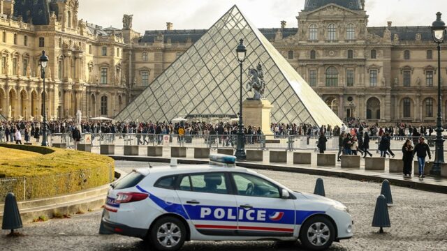Four more arrested in Louvre jewel heist, authorities say Four more arrested in Louvre jewel heist, authorities say 2025