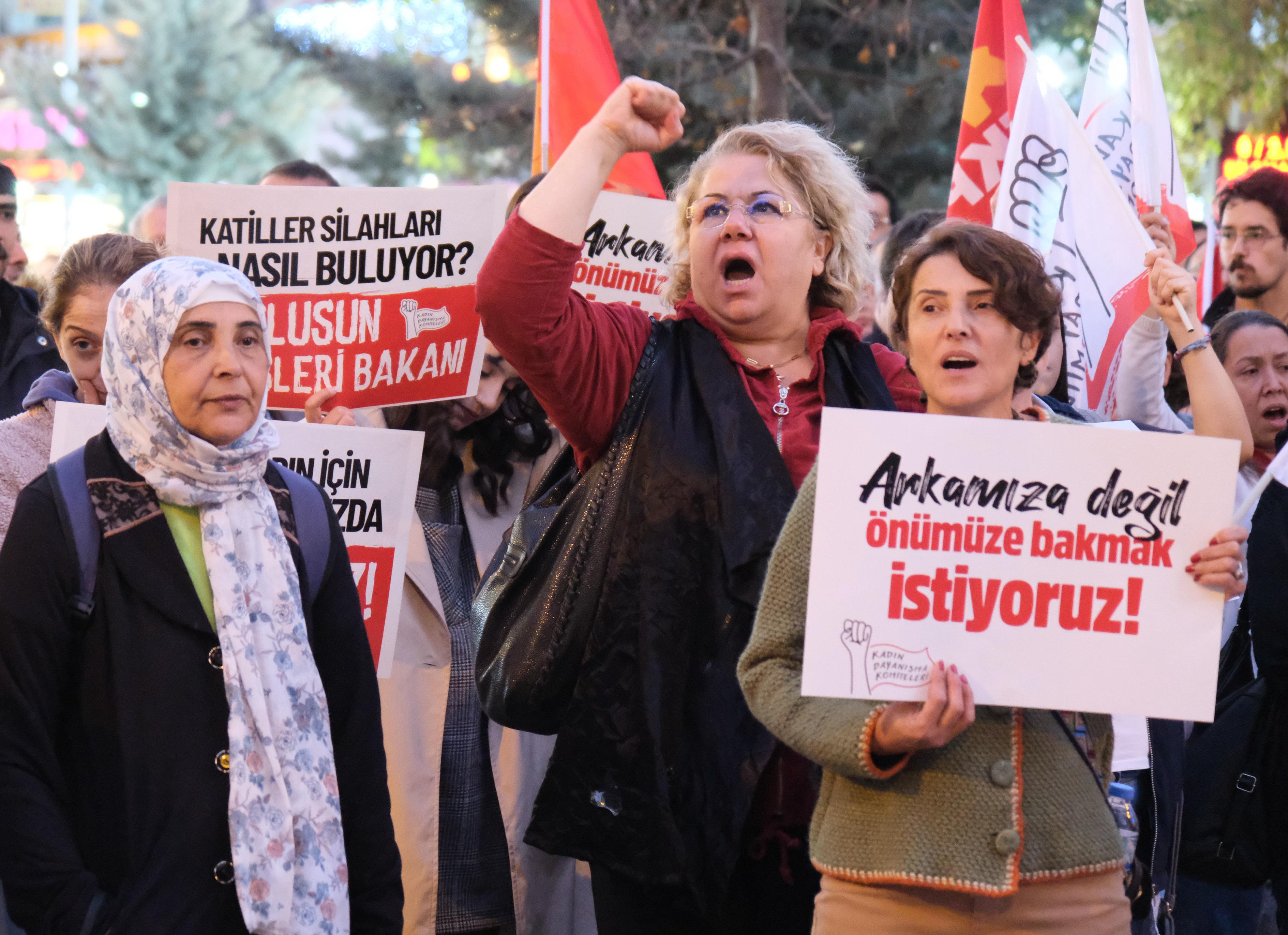 Irmak'ın mücadelesi: 'koruma kararına rağmen kaç kadın öldürüldü, çocuklarımla özgürce yaşamak istiyorum' 2025 irmakin mucadelesi koruma kararina ragmen kac kadin olduruldu cocuklarimla ozgurce yasamak istiyorum 2025 2 iustitia. Bg i̇stanbul'da semih çelik tarafından öldürülen i̇kbal uzuner ve ayşenur halil'i hepimiz hatırlarız. Bu iki... Iustitia. Bg irmak'ın mücadelesi: 'koruma kararına rağmen kaç kadın öldürüldü, çocuklarımla özgürce yaşamak istiyorum' 2025 2025-11-24 21:55:18 adalet - iustitia. Bg