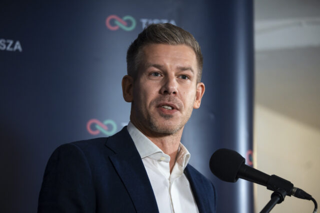 Magyar Péter: Orbánék eladták Magyarországot 2025