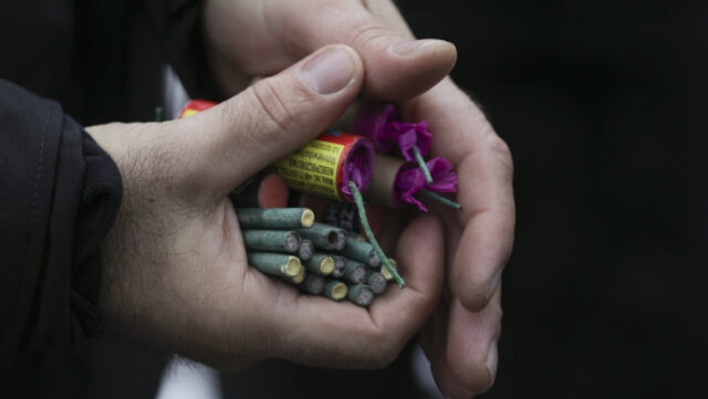 Poliția Română a anunțat controale stricte la petarde și artificii. Verificări inclusiv pe internet și la firmele de curierat 2025