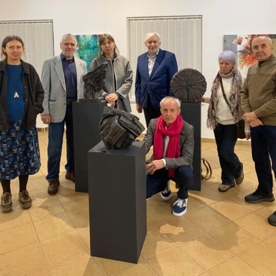 „roda“ – dusetose, o dusetų galerijos paroda – rokiškyje 2025 - teisingumas - iustitia. Bg Aktualijos „roda“ – dusetose, o dusetų galerijos paroda – rokiškyje 2025 roda dusetose o dusetu galerijos paroda rokiskyje 2025 12 aktualijos iustitia. Bg gimtasis rokiškis
tuo tarpu rokiškio krašto muziejuje atidaryta dusetų galerijos trisdešimtmečiui skirta paroda. Joje savo kūrybą pristato dvidešimt galerijos menininkų –... „roda“ – dusetose, o dusetų galerijos paroda – rokiškyje 2025 2025-11-22 07:44:11 teisingumas - iustitia. Bg aktualijos