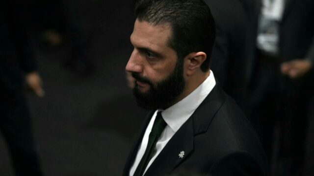 Staatsmedien: Syriens Übergangspräsident al Scharaa in den USA eingetroffen Staatsmedien: Syriens Übergangspräsident al-Scharaa in den USA eingetroffen 2025