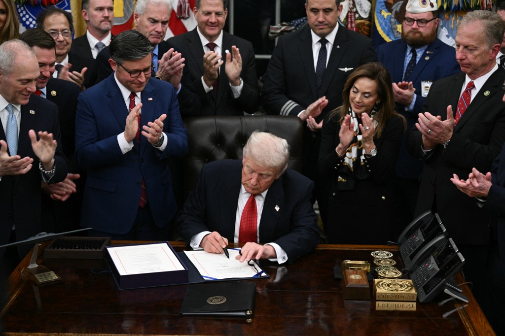 Amerika vége a leghosszabb amerikai kormányzati leállásnak 2025 vege a leghosszabb amerikai kormanyzati leallasnak 2025 amerika iustitia. Bg donald trump amerikai elnök aláírta a költségvetési... Iustitia. Bg vége a leghosszabb amerikai kormányzati leállásnak 2025 2025-11-13 05:48:04 igazságszolgáltatás - iustitia. Bg amerika