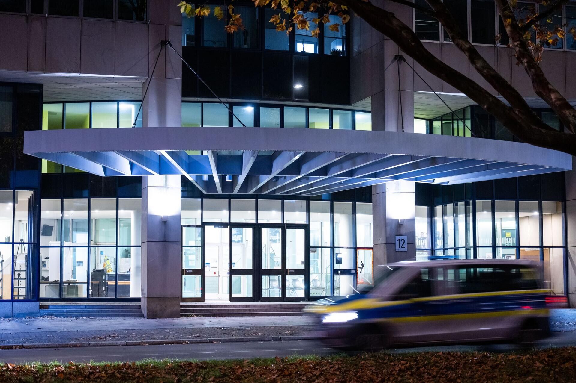 Abschiebung viele offene fragen zu anschlagsplänen von 22-jährigem syrer 2025 viele offene fragen zu anschlagsplanen von 22 jahrigem syrer 2025 2 abschiebung iustitia. Bg verfasst von:dpa nach der festnahme eines 22-jährigen syrers in berlin, der einen anschlag geplant... Iustitia. Bg viele offene fragen zu anschlagsplänen von 22-jährigem syrer 2025 2025-11-03 03:57:00 iustitia. Bg - gerechtigkeit abschiebung