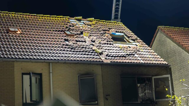Woning in brand na explosie in Almere, één zwaargewonde 2025